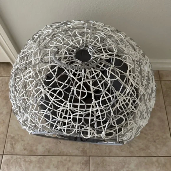 Pet bed - cool design never used